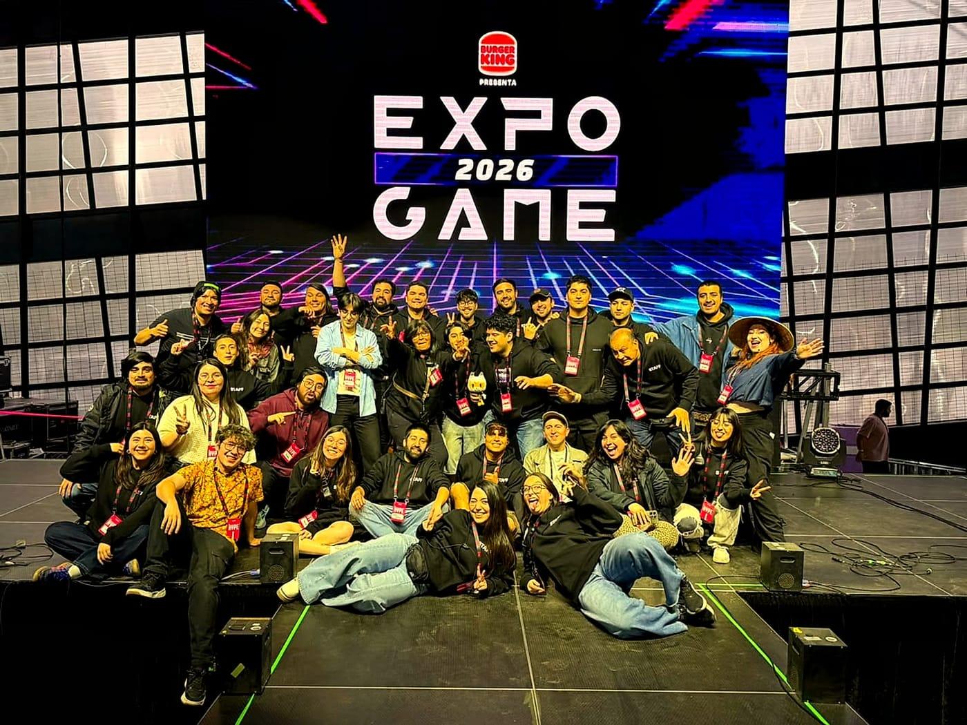 Equipo completo de Kpital en el escenario de Expo Game 2026