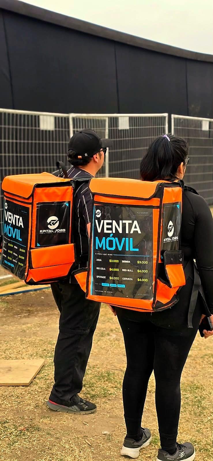 Vendedores móviles con mochilas naranjas de Kpital Jobs